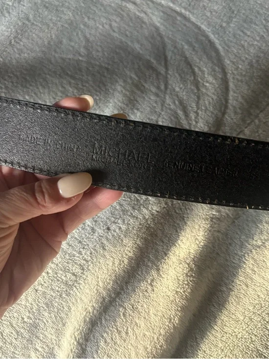 Michael Kors Women’s Black Leather Belt with Silver Floral Concho Buckle - Picture 3 of 7